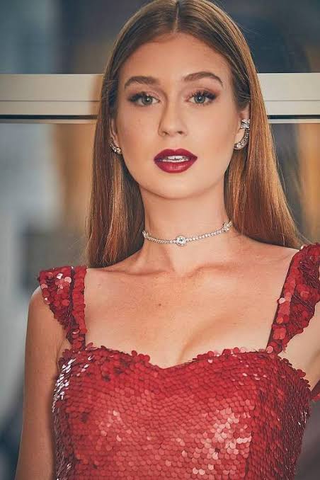 Explorando a Elegância Moderna: A Tendência dos Chokers na Moda