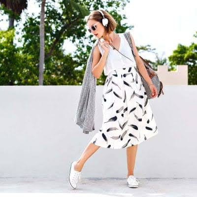 Explorando a Elegância Nostálgica: Como Combinar Semijoias com Looks de Estilo Retrô