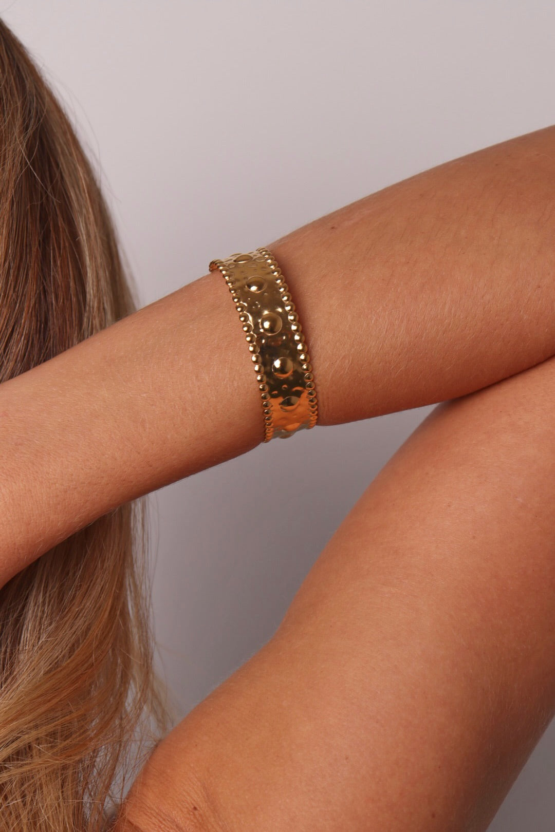 BRACELETE LARGO MATELADO BOLAS