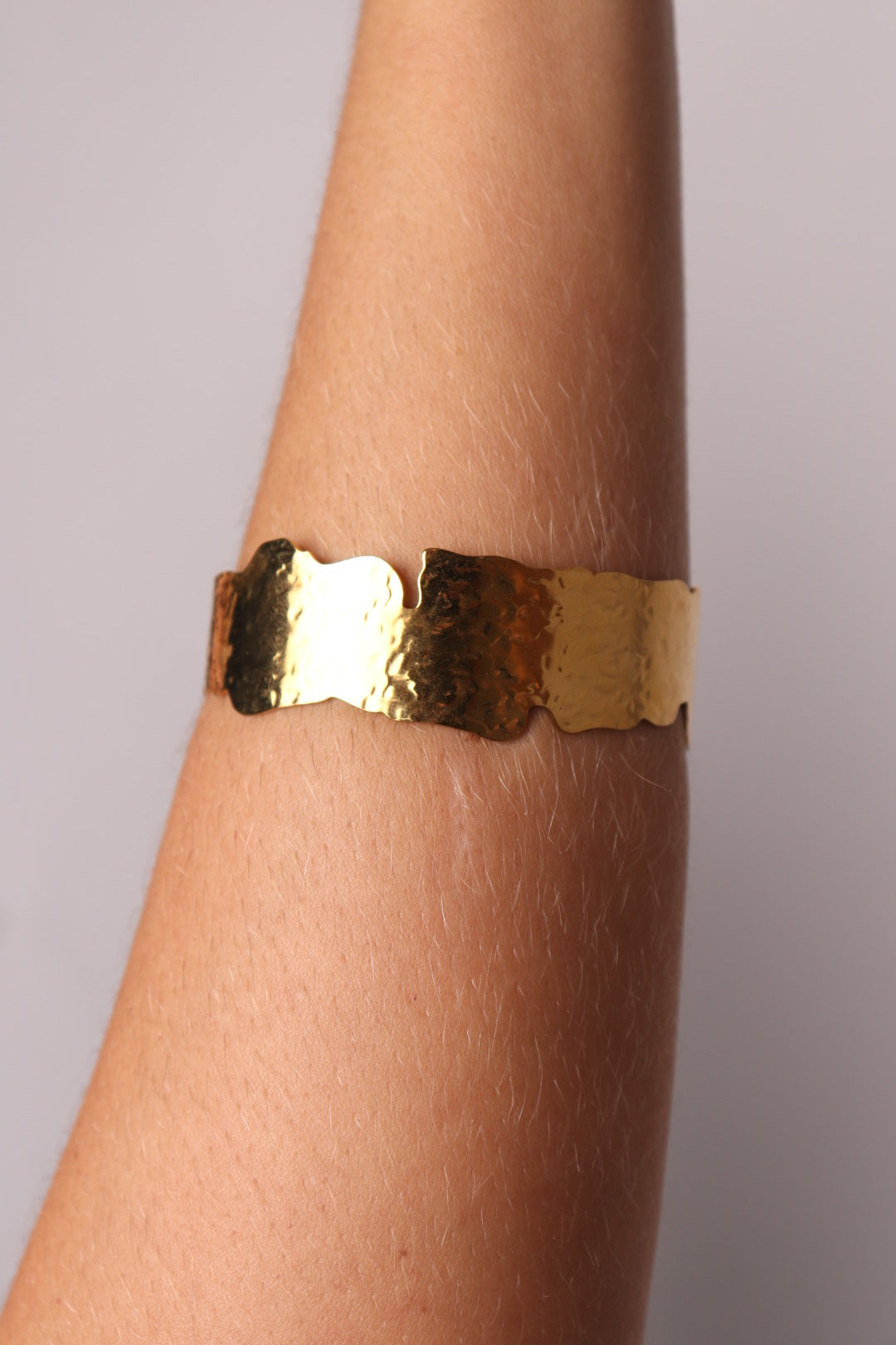 BRACELETE MATELADO ASSIMÉTRICO