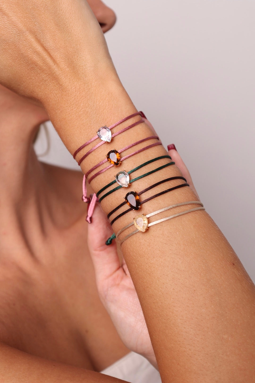 PULSEIRA FIO DUPLO DE SEDA PINGENTE GOTA