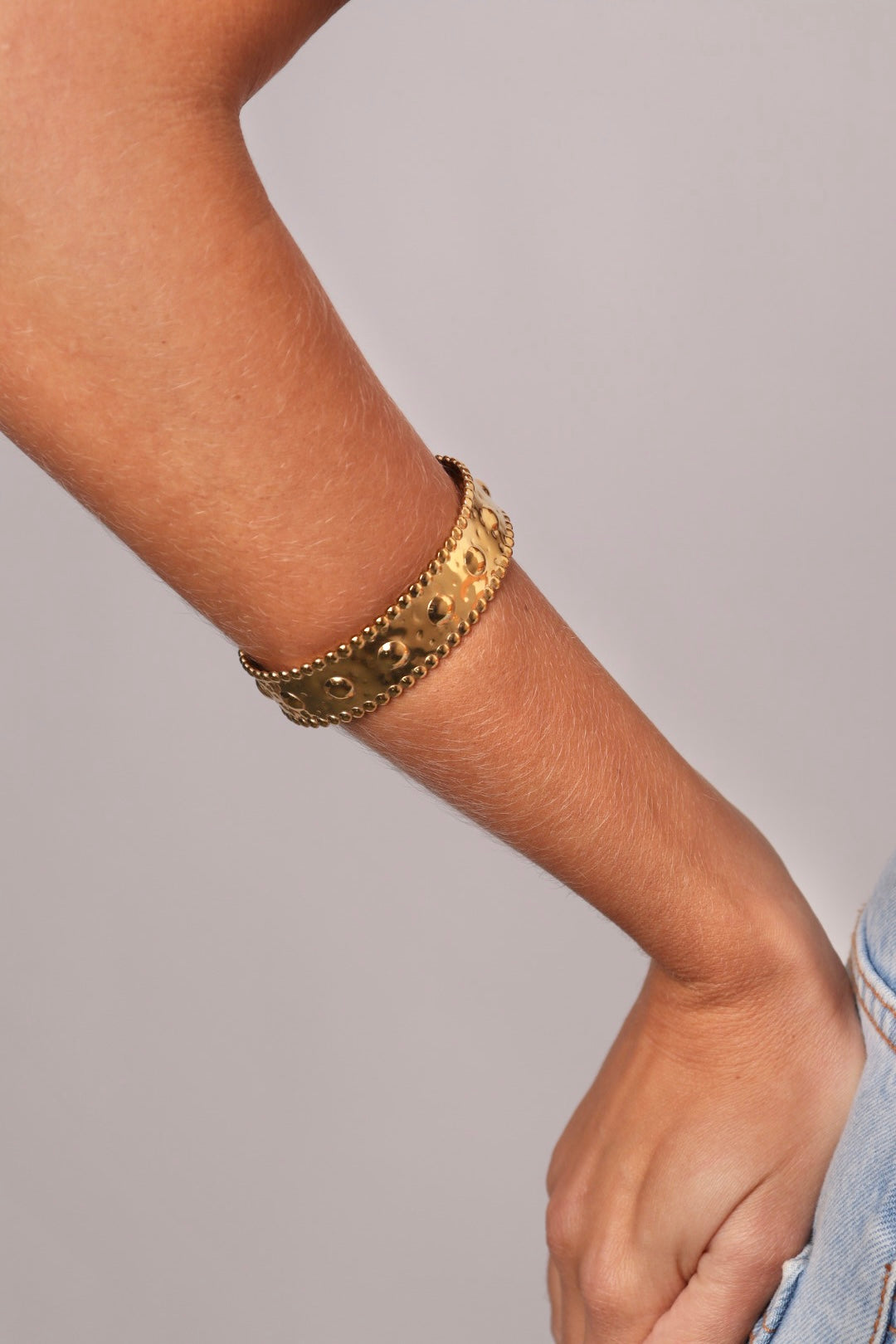 BRACELETE LARGO MATELADO BOLAS