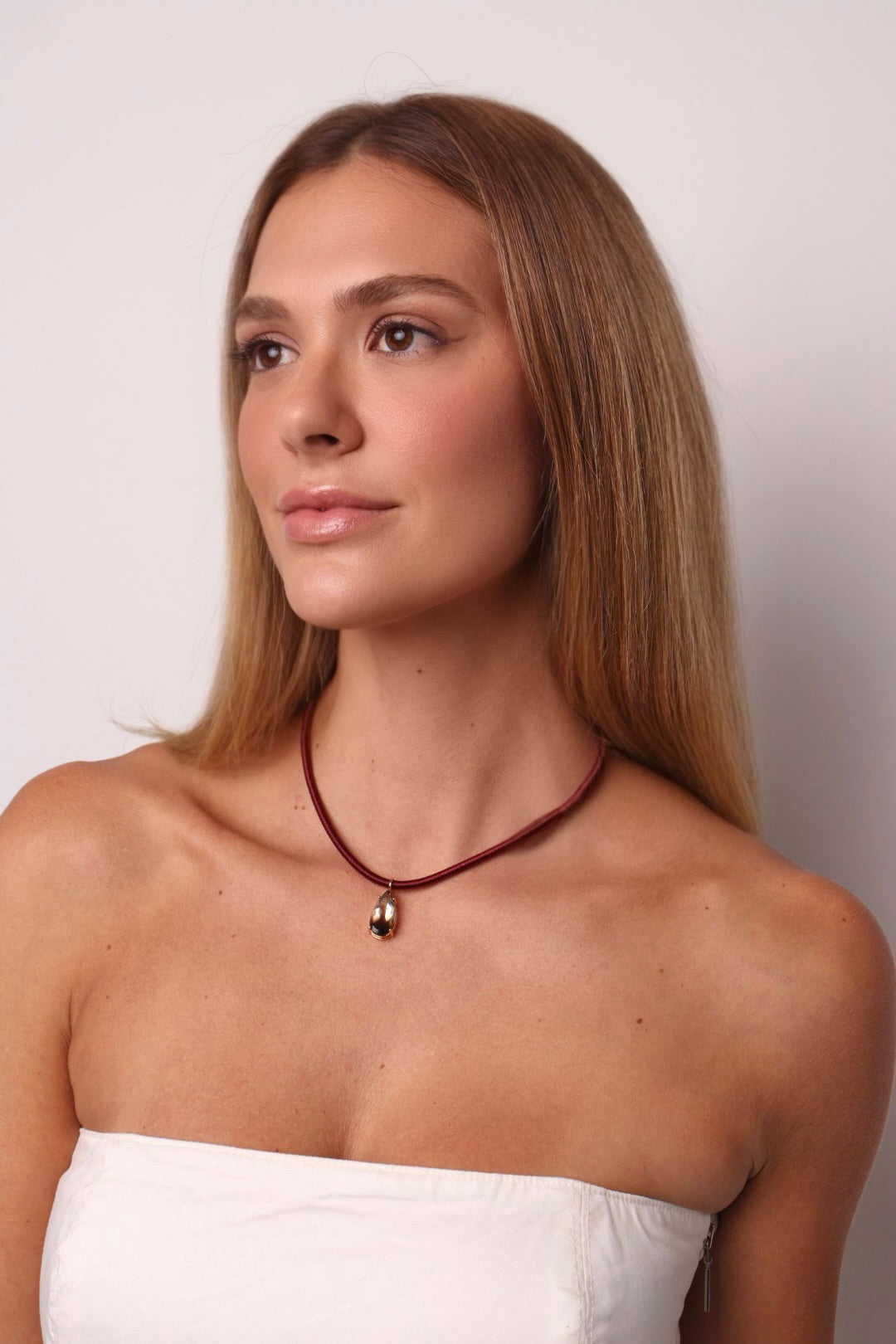 COLAR FIO DE SEDA BORDÔ PEDRA NATURAL GREEN GOLD