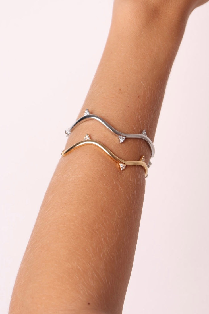 BRACELETES ONDAS COM TRIÂNGULOS CRAVEJADOS