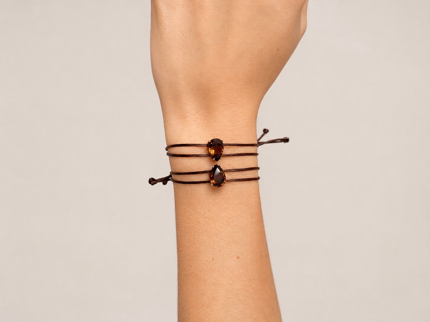 PULSEIRA FIO DUPLO DE SEDA PINGENTE GOTA