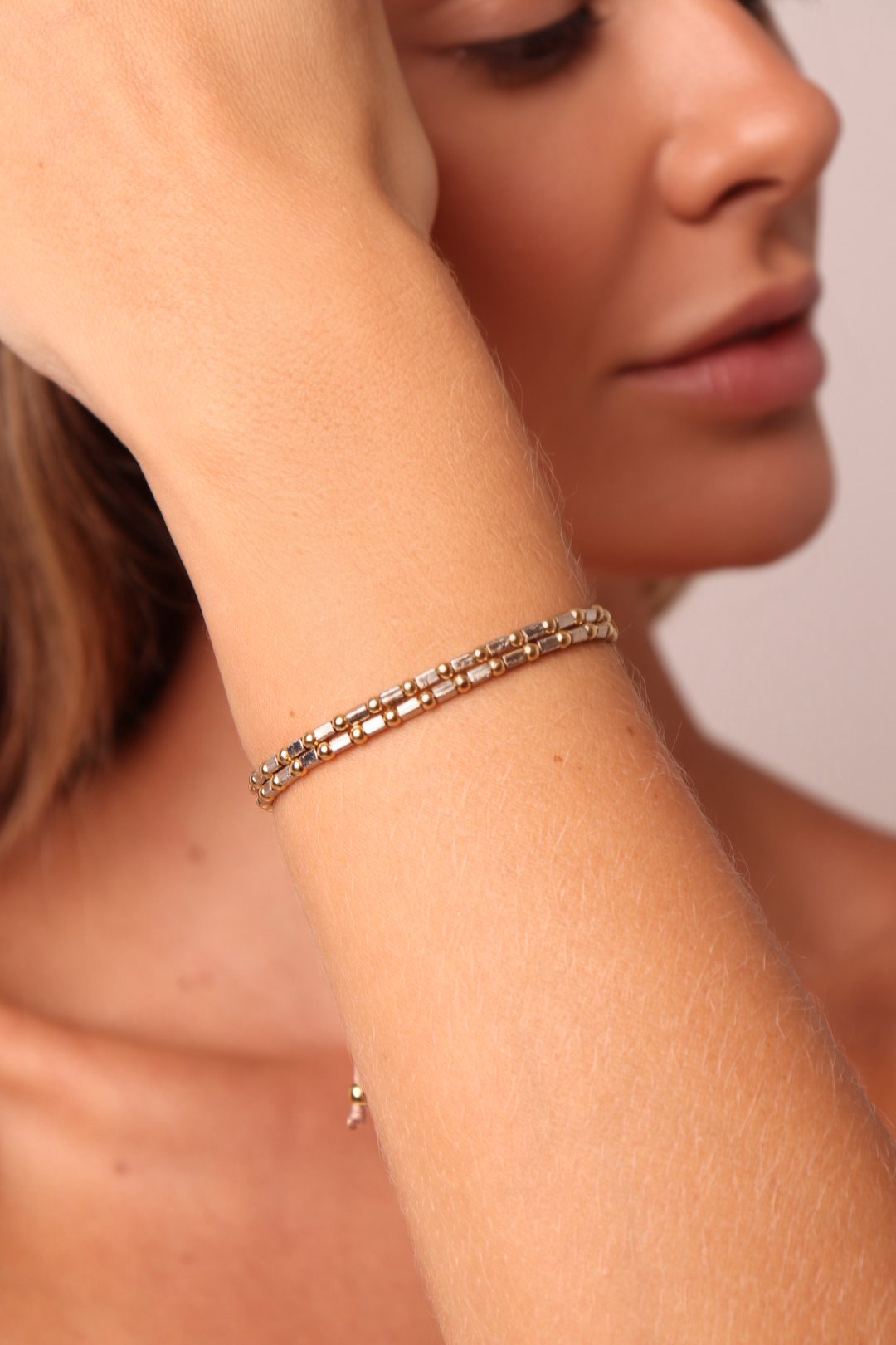 PULSEIRA AJUSTÁVEL 2 VOLTAS CANUTILHOS ACETINADOS