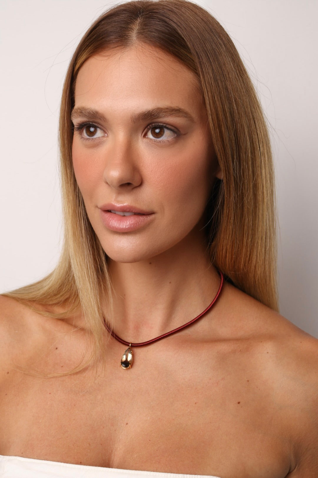 COLAR FIO DE SEDA BORDÔ PEDRA NATURAL GREEN GOLD