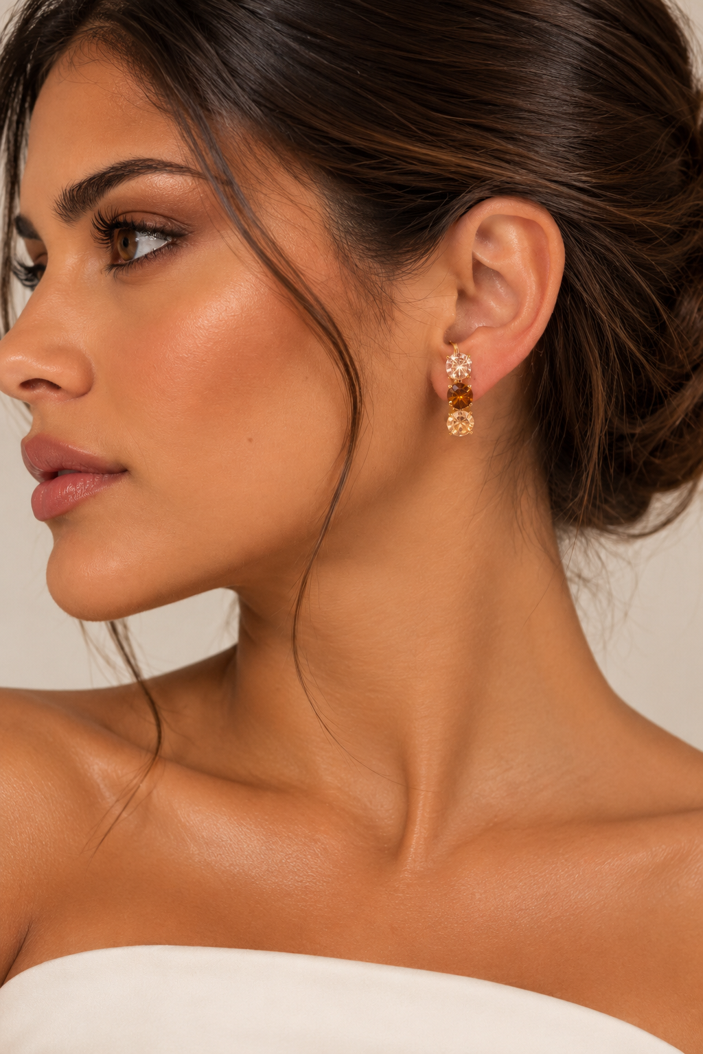 BRINCO EAR HOOK TRÊS ZIRCÔNIAS CHAMPAGNE E MARROM