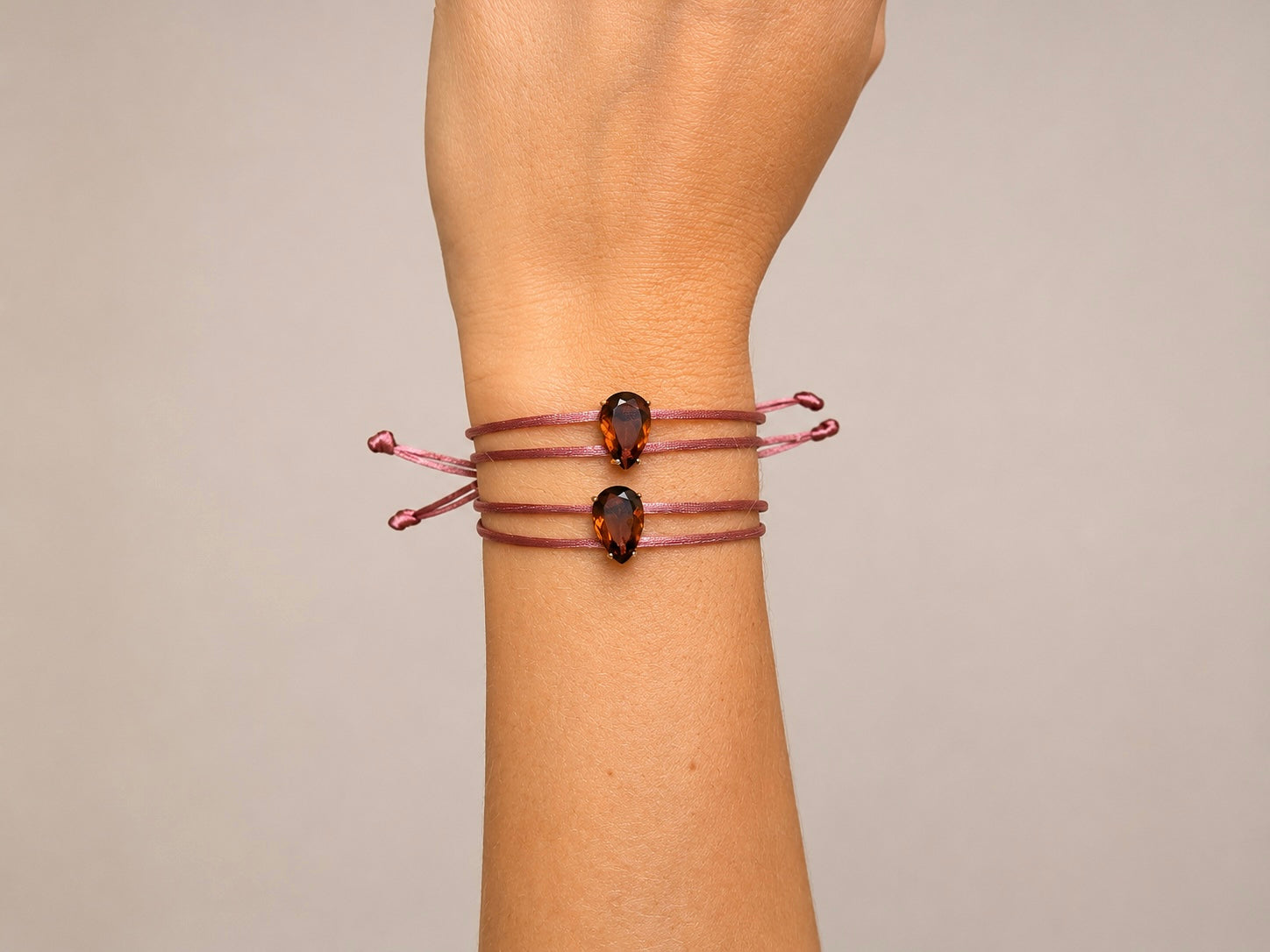PULSEIRA FIO DUPLO DE SEDA PINGENTE GOTA