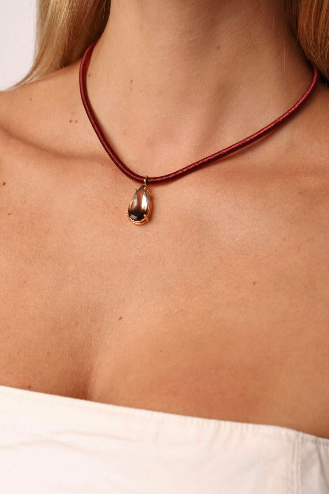 COLAR FIO DE SEDA BORDÔ PEDRA NATURAL GREEN GOLD