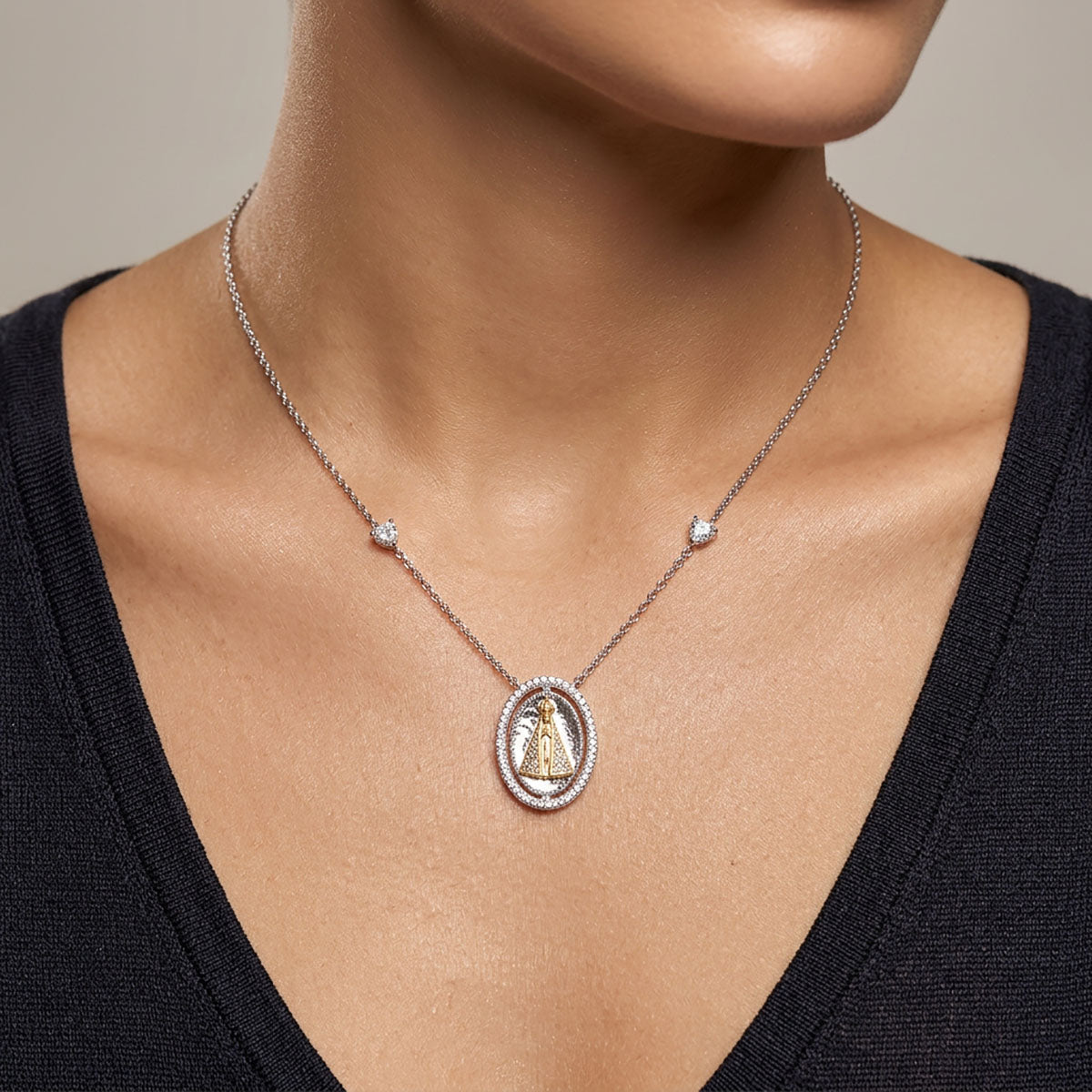 COLAR COM PINGENTE OVAL DE NOSSA SENHORA DE APARECIDA