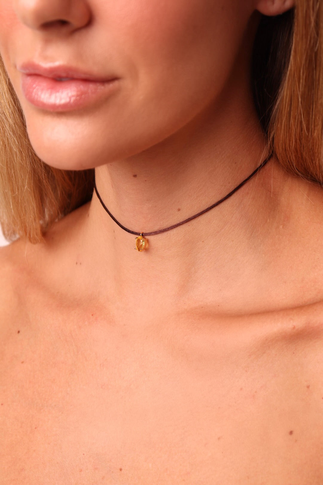 CHOKER FIO DE SEDA COM GOTA DELICADA