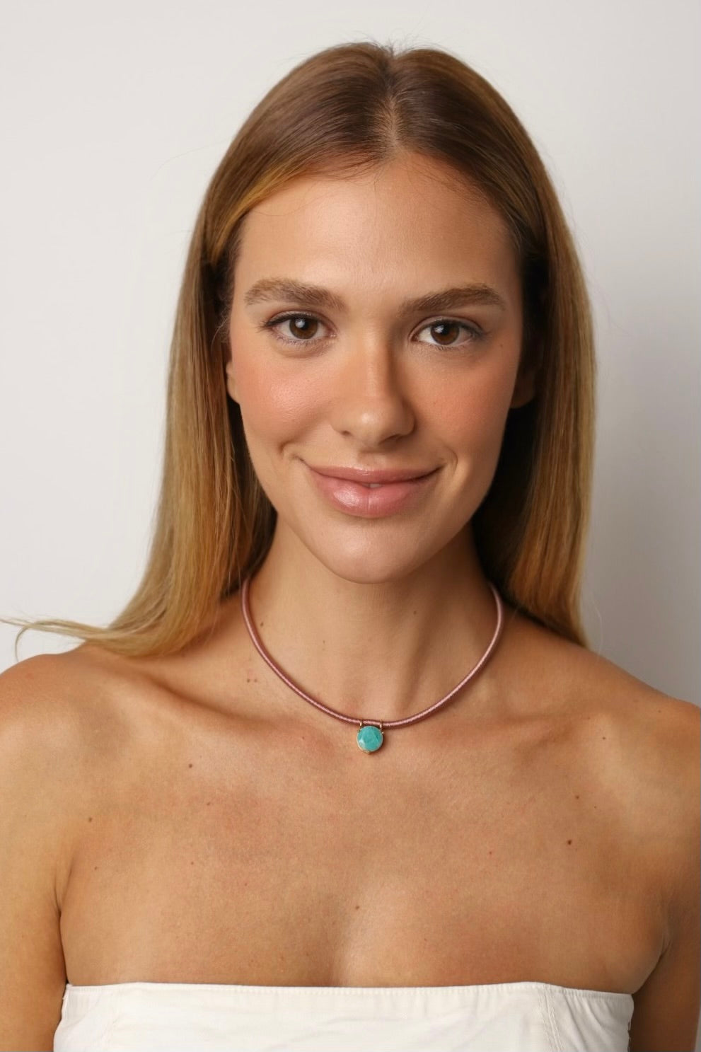 COLAR FIO DE SEDA ROSÉ PEDRA AMAZONITA