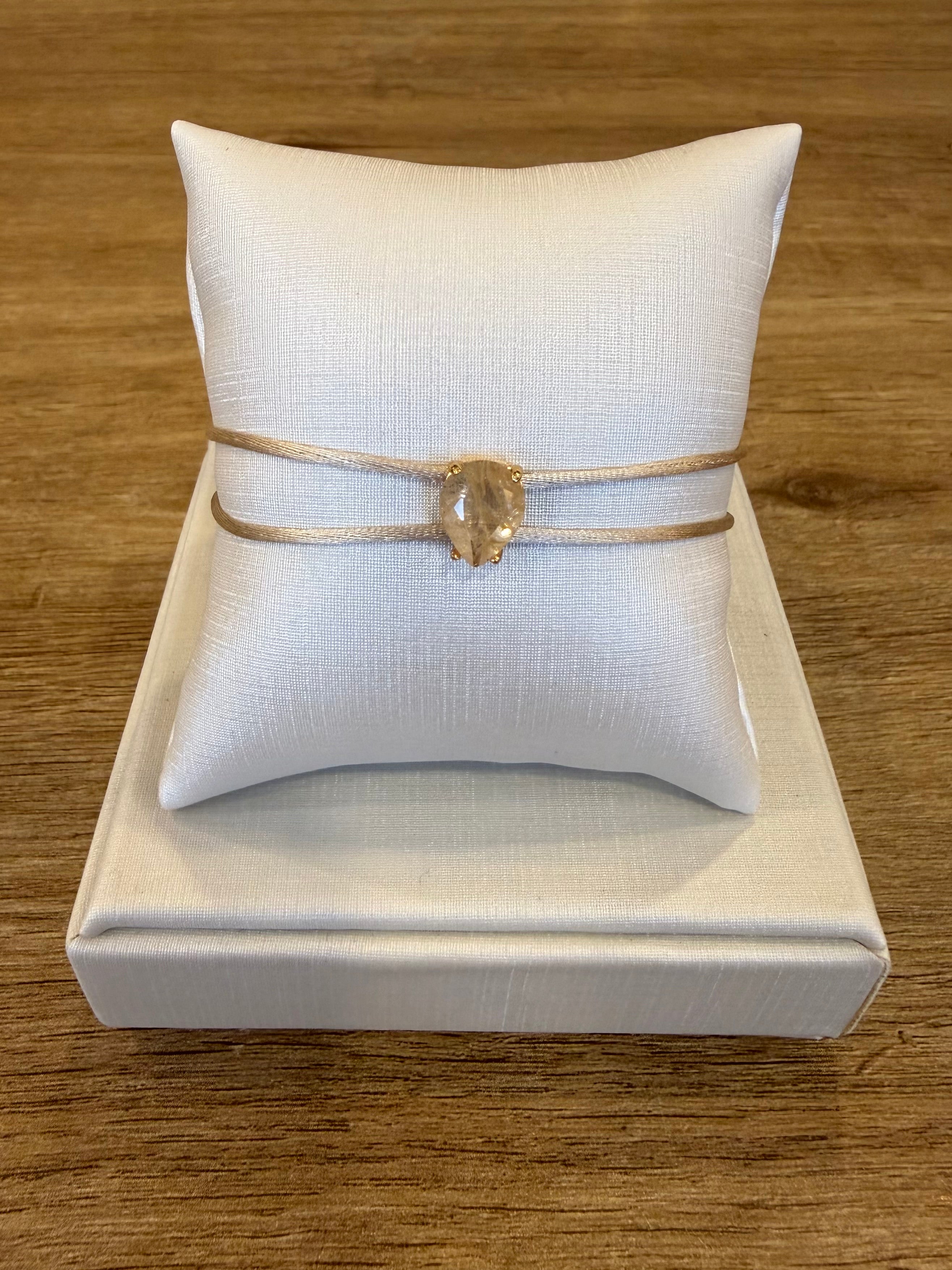 PULSEIRA FIO DUPLO DE SEDA PINGENTE GOTA